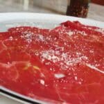Carpaccio de boeuf aux quatre poivres et citron